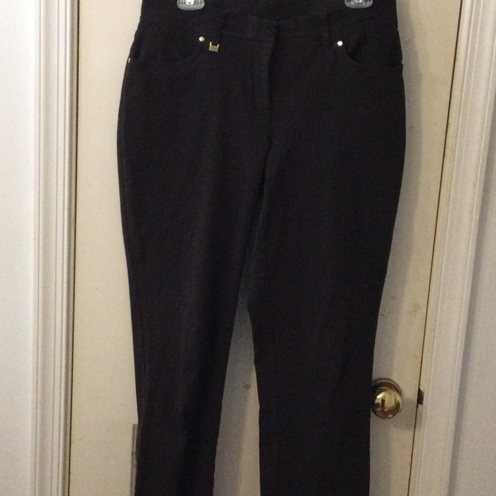 Jean like pants in brown.